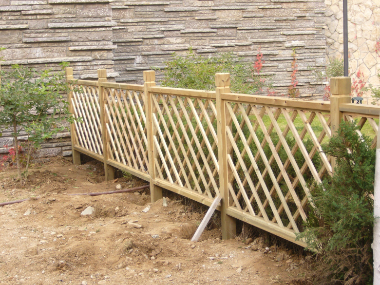 沈陽(yáng)防腐木圍欄定制